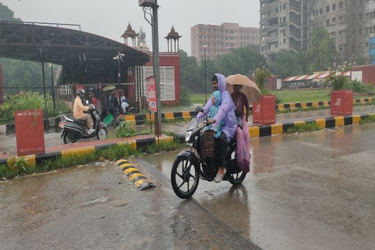 Monsoon Alert : राजस्थान में बारिश का कहर: कई जिलों में अलर्ट, स्कूल बंद