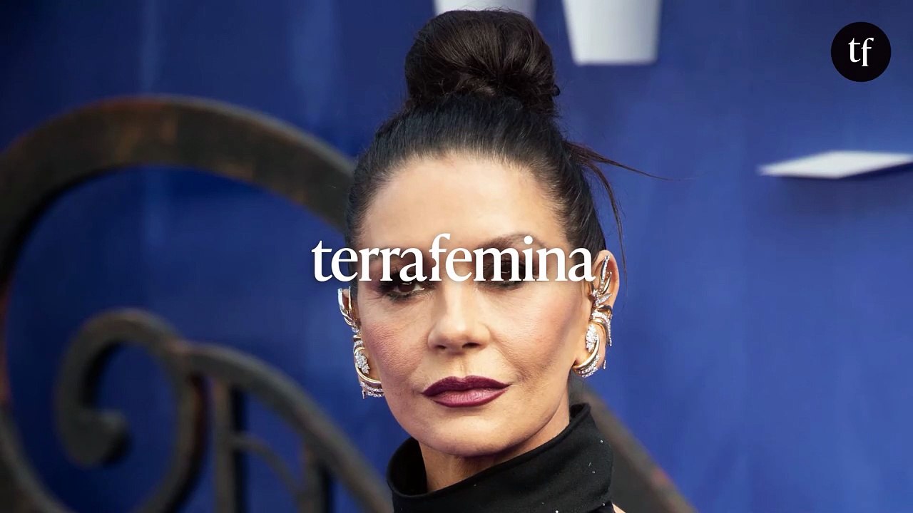 "Incroyable", "tellement belle" : Fidèle à Morticia Addams, Catherine Zeta-Jones fait sensation sur le tapis rouge de Mercredi
