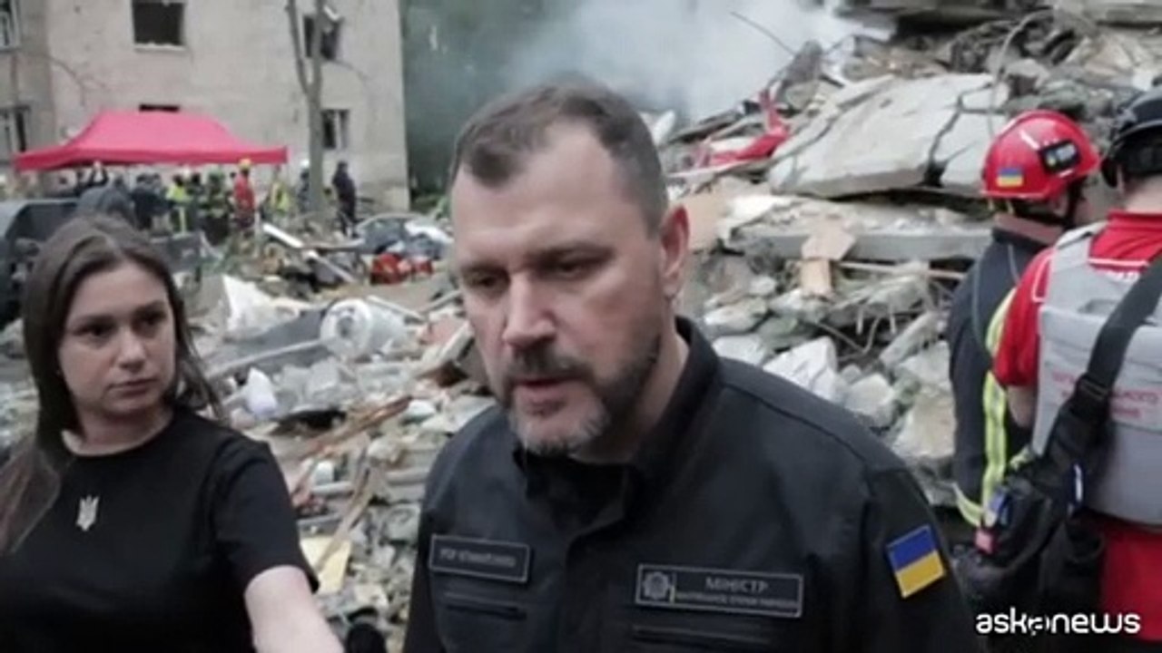 Attacco con droni e missili su Kiev, 7 morti fra cui un bambino