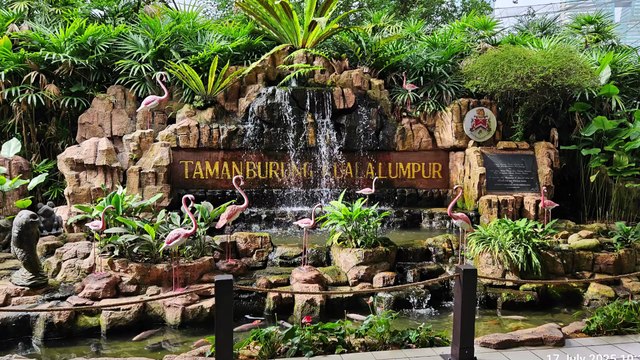 Kuala Lumpur Bird Park – Asia Largest Bird Park - Malaysia Holidays