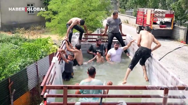 Sıcaktan bunalan gençlerin pratik çözümü