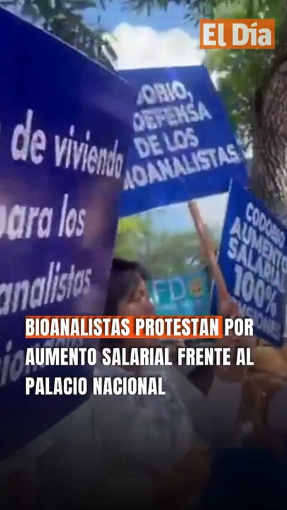 Bioanalistas protestan por aumento salarial frente al Palacio Nacional