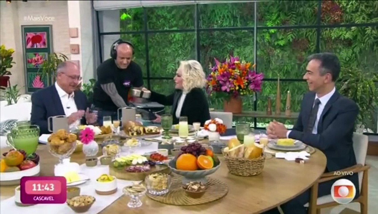 Alckmin toma café com Ana Maria, fala sobre tarifas de Trump e leva marmita para casa