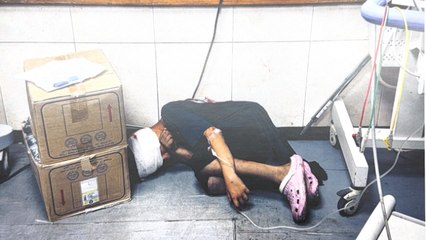 Un médico británico cuenta el horror gazatí: "Vi a una mujer embarazada suplicar que la mataran"