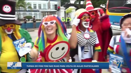 Turma do fom fom nas ruas para volta às aulas particulares