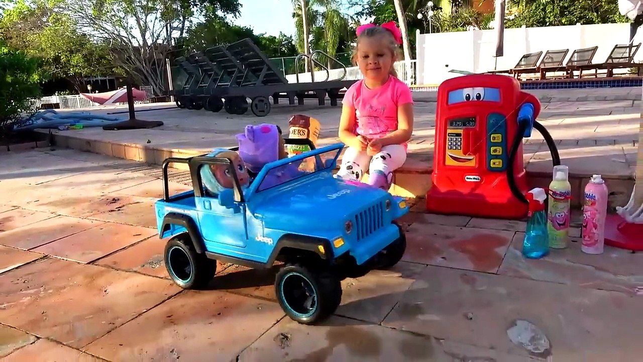 Diana Pretend Play with new Toy Cars