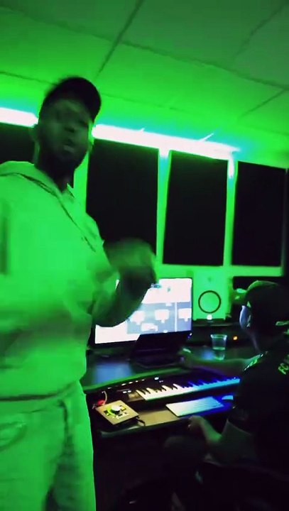 Ham Fra Syd & Lee Fra Syden - Krop Som Amber Rose