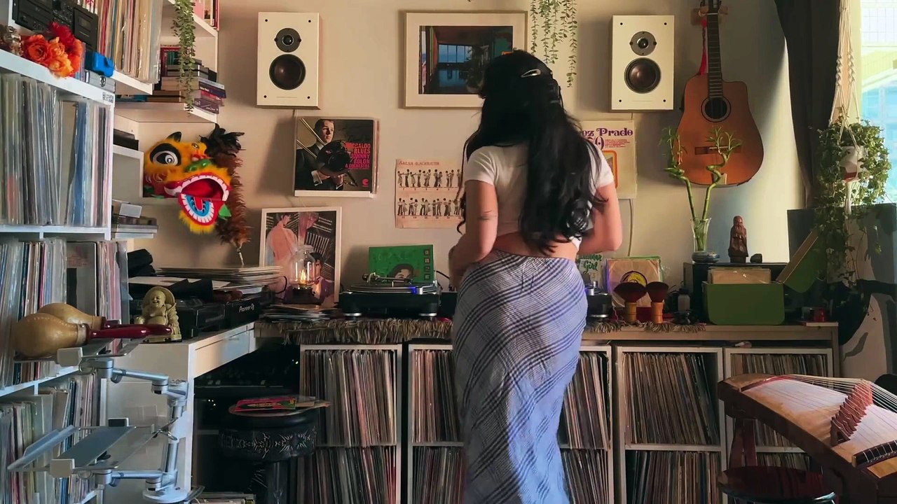 Gia Fu 🎶 Discovering Salsa Treasures from Curaçao | Rare Latin Records!