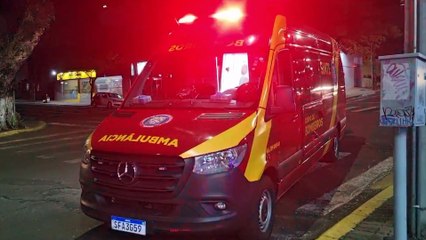 Ciclista colide contra carro no Centro, fratura a mandíbula e é levado ao HUOP