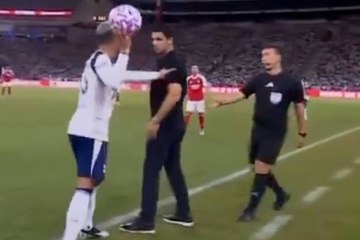 Pique viral de Pedro Porro y Mikel Arteta: el defensa empujó al entrenador