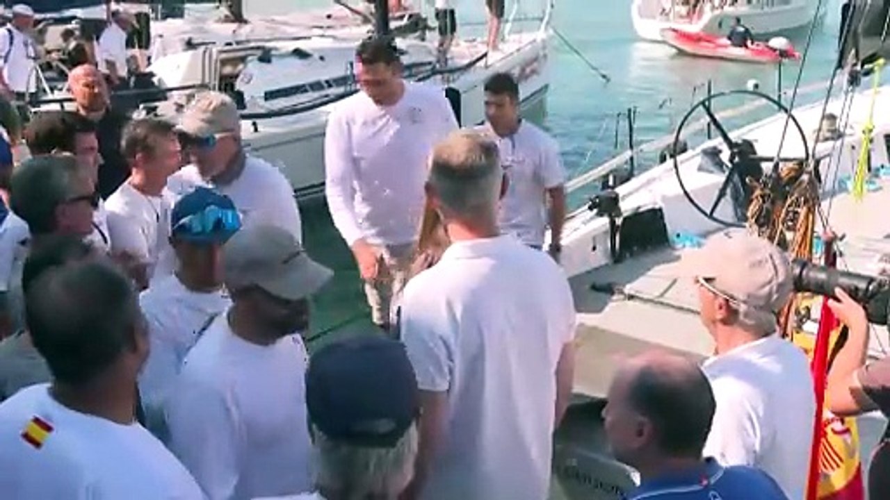 El gesto de la princesa Leonor con el rey Felipe, más padre e hija que nunca, con el que le ha deseado suerte en las regatas