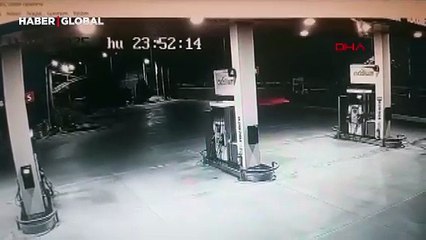 Mersin'de orman yakmak için benzin alan şüpheliler yakalandı, işte o anlar