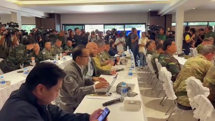 เปิดคลิป! คณะทูต 11 ประเทศ-ทูตทหาร 23 ประเทศ รับฟังไทม์ไลน์ กัมพูชาเริ่มยิงก่อน-03