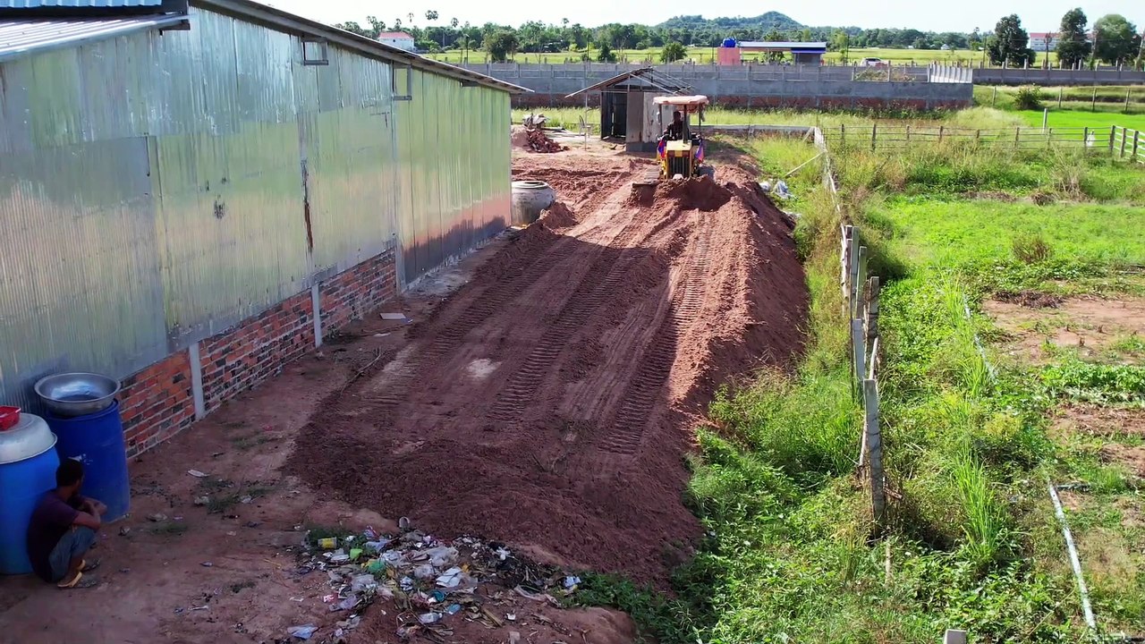Clearing fill target point landslides caused by running water in a house fence.