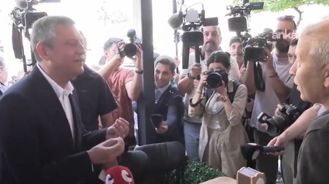 CHP lideri Özgür Özel, Kahramankazan'da esnaf ziyareti yaptı