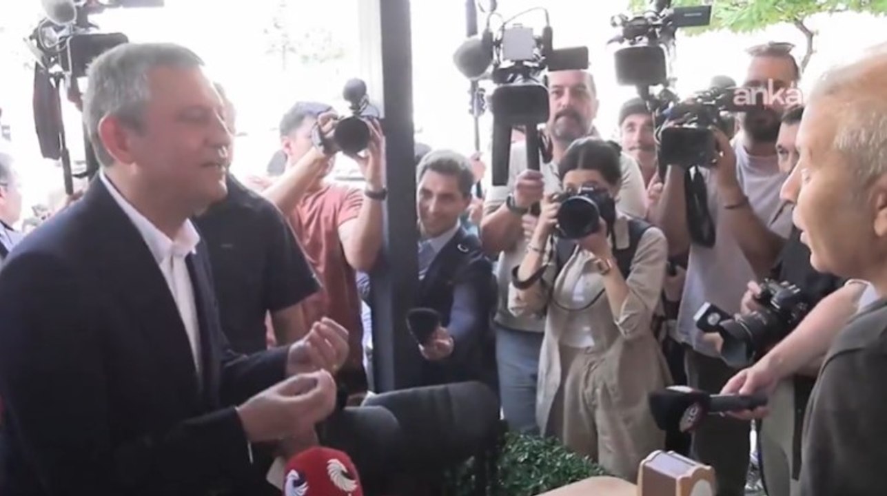 CHP lideri Özgür Özel, Kahramankazan'da esnaf ziyareti yaptı