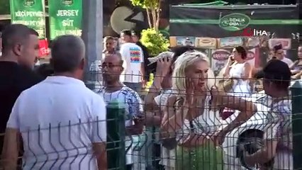 Yaşadığı dairede boğazı kesilmiş olarak bulundu