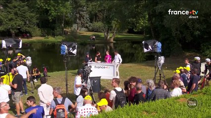 La coureuse cycliste française Cédrine Kerbaol alerte sur la santé des athlètes présentes au sein du Tour de France Femmes dans l'émission Vélo Club sur France 2.
Crédit : Vélo Club/France 2