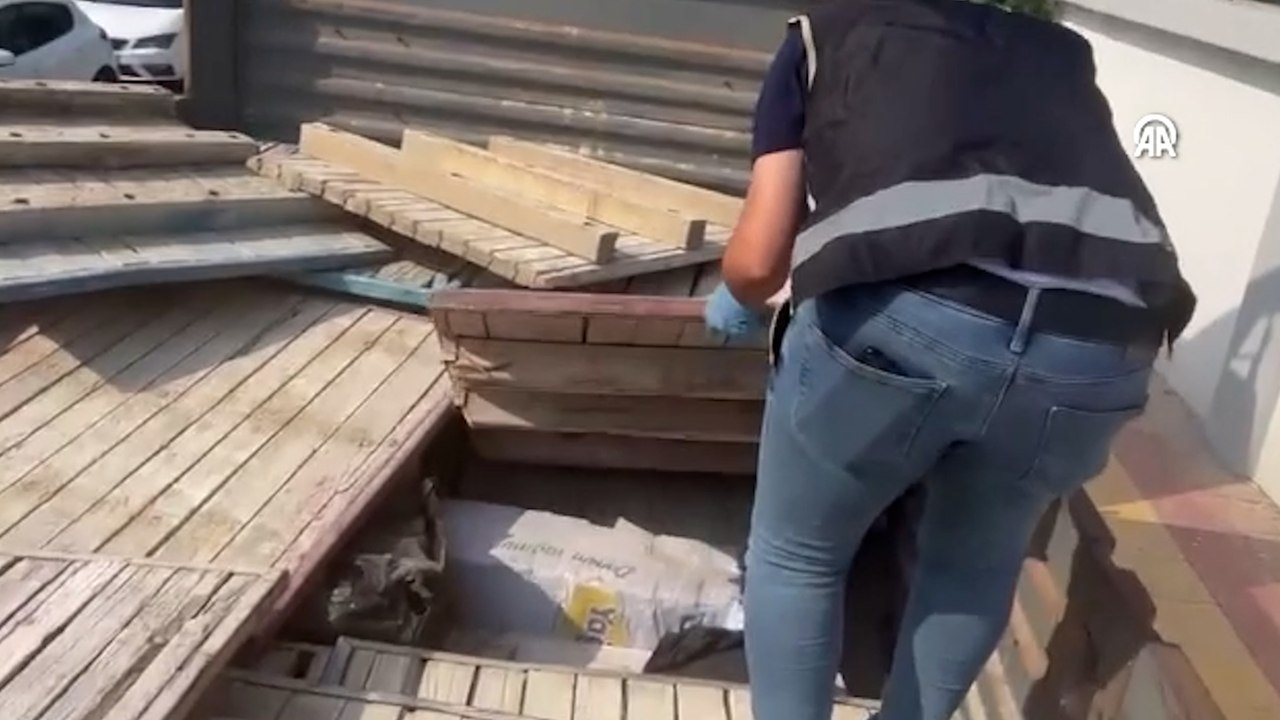 Durdurulan tırda kaçak 7 bin 200 paket sigara ele geçirildi