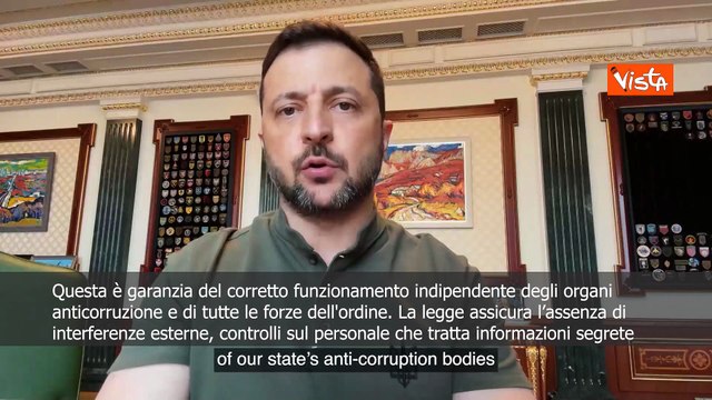 Approvata in Ucraina legge anti corruzione, voluta da Ue Zelensky: Stato ascolti l'opinione pubblica