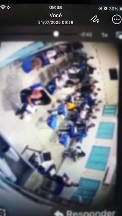 Aluno agride professora dentro de sala de aula em Pão de Açúcar