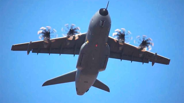 Incredible! 🎬 First Flight of Indonesia’s A400M in Seville — You Won’t Believe These Maneuvers!
