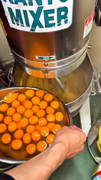 カスタードたっぷりのシュークリーム！ Custard-filled cream puffs！