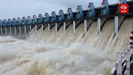 डरा रही इंदिरा सागर और ओंकारेश्वर बांध से छोड़े जा रहे पानी की आवाज, रौद्र रूप में नर्मदा नदी