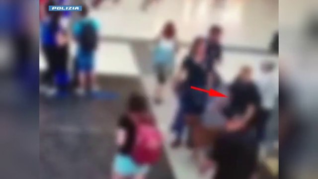 Stazione Centrale, cerca di salire sul treno con la pistola: bloccato