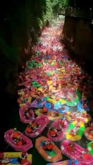 Rafting da incubo a Guizhou: fiume bloccato da centinaia di gommoni VIDEO