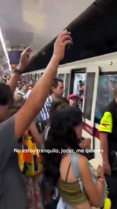 Italiano agrede a jóvenes mexicanos en el metro de Roma y estos responden cantando "Imagine"