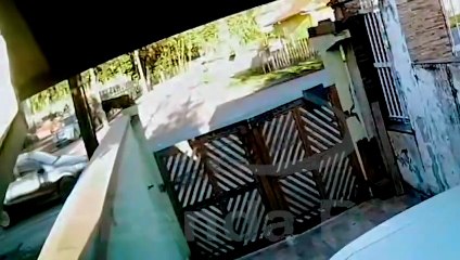 Vídeo mostra motociclista colidindo violentamente contra traseira de carro na PR-408, em Morretes