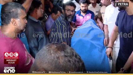 മറഞ്ഞു ഹാസ്യ പ്രതിഭ; കലാഭവൻ നവാസിന്റെ മൃതദേഹം ആശുപത്രിയിൽ നിന്ന് വീട്ടിലേക്ക് മാറ്റി