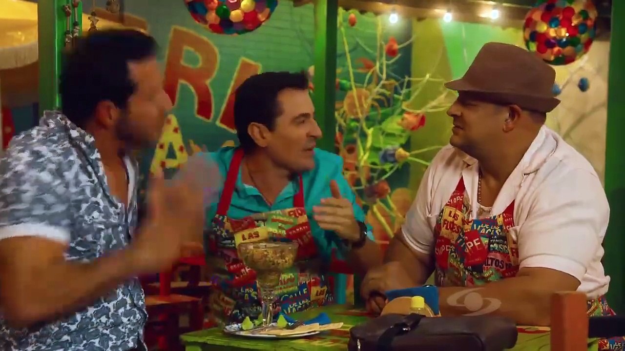 Julio sospecha que Beatriz se quiere operar porque se siente sola