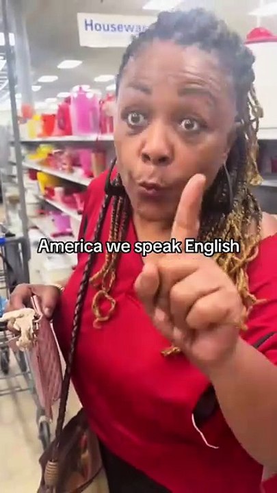 Mujer estadounidense llama al 911 tras escuchar a joven hablar español
