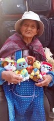 Abuelita vende peluches