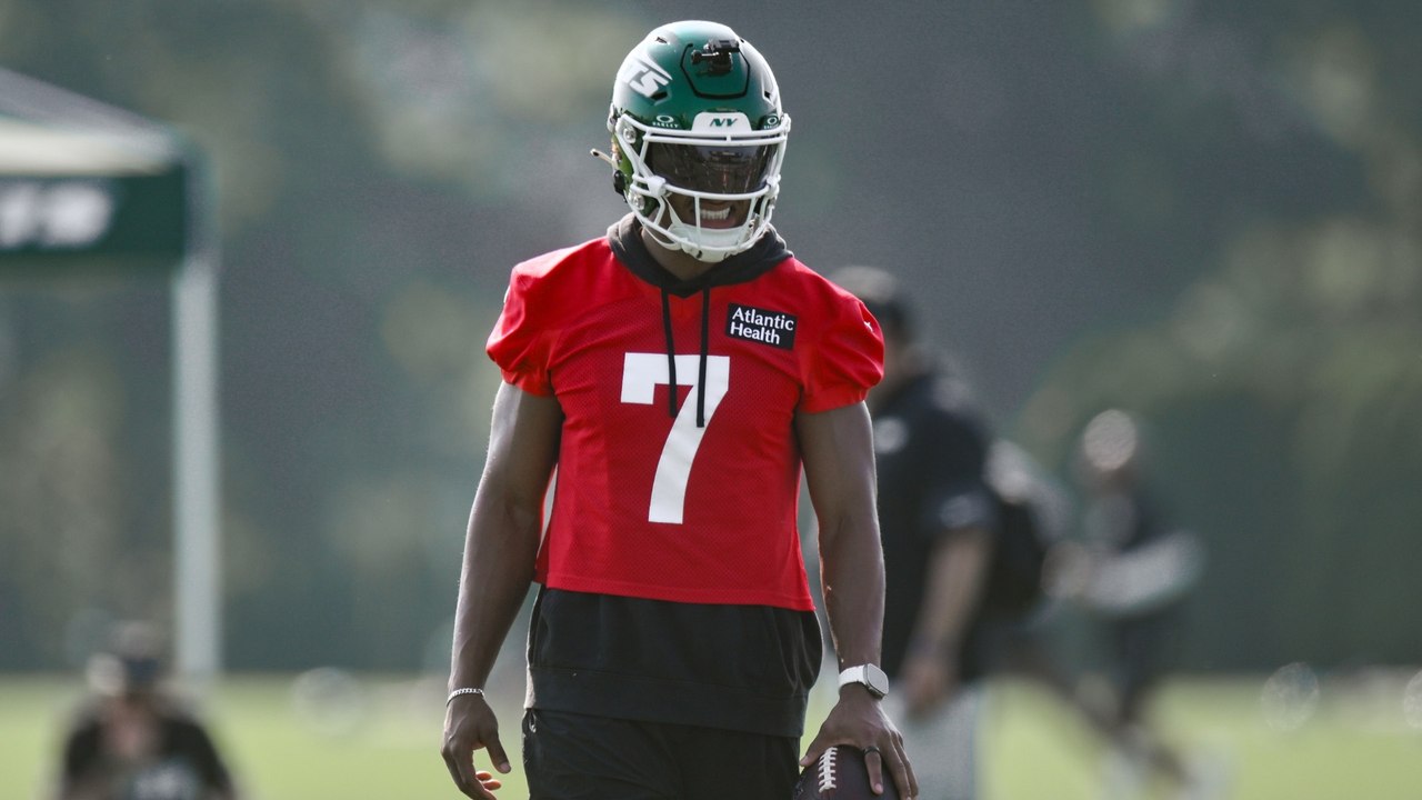 Jets' New QB Strategy & Justin Fields' Challenges in 2025