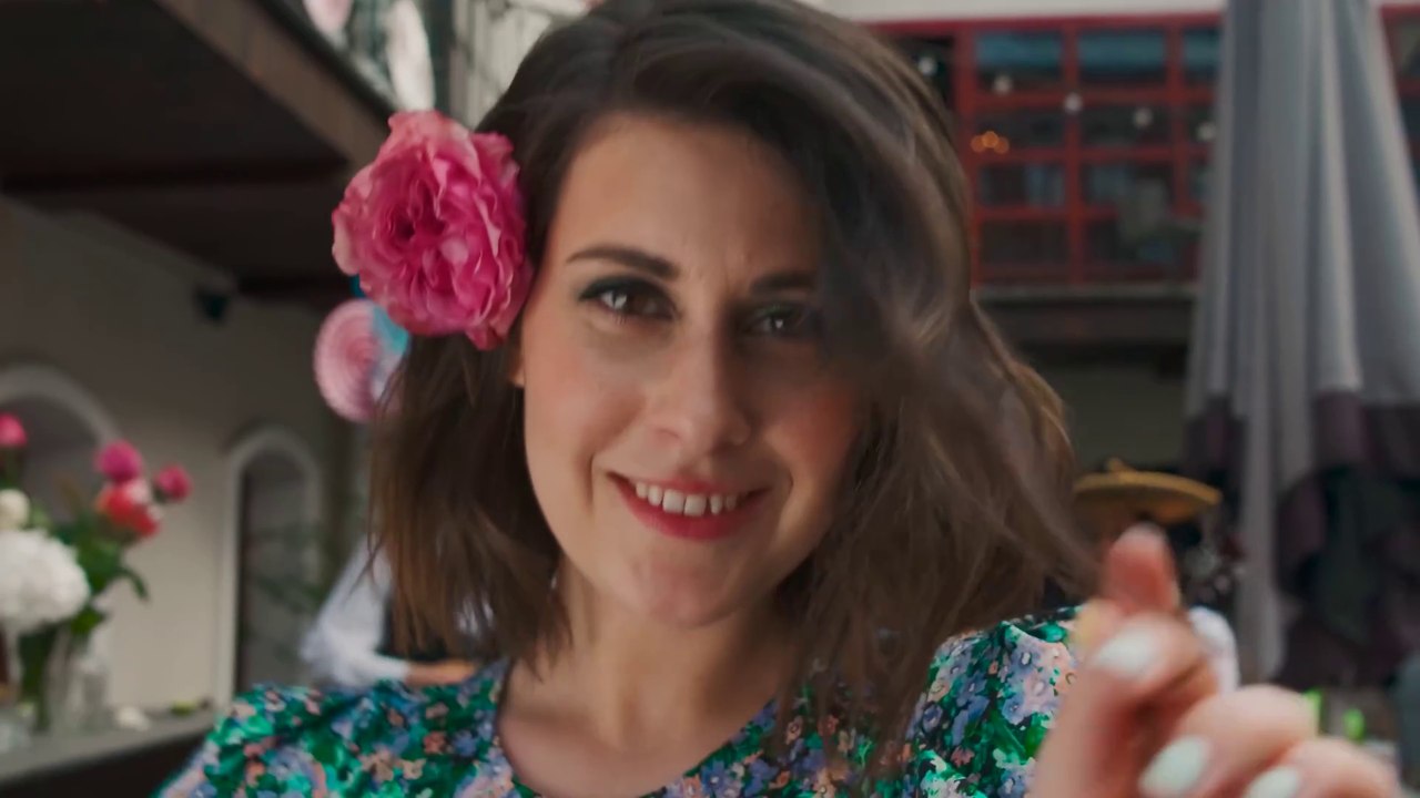 Festive 4K – Happy Scenery with Upbeat Music