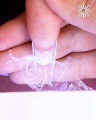 Snowflakes for a frosty nail look❄️