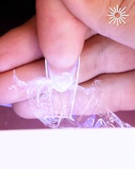 Snowflakes for a frosty nail look❄️