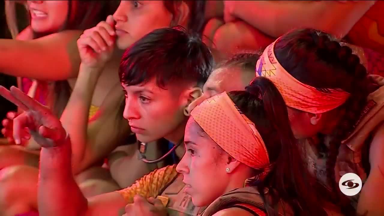11. Antes de despedir a dos Súper Humanos, los equipos cumplen con el castigo y el premio