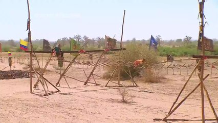 Desafiantes luchan para ganar una camioneta último modelo