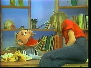 Circle Square Volume 9 - Judging Others