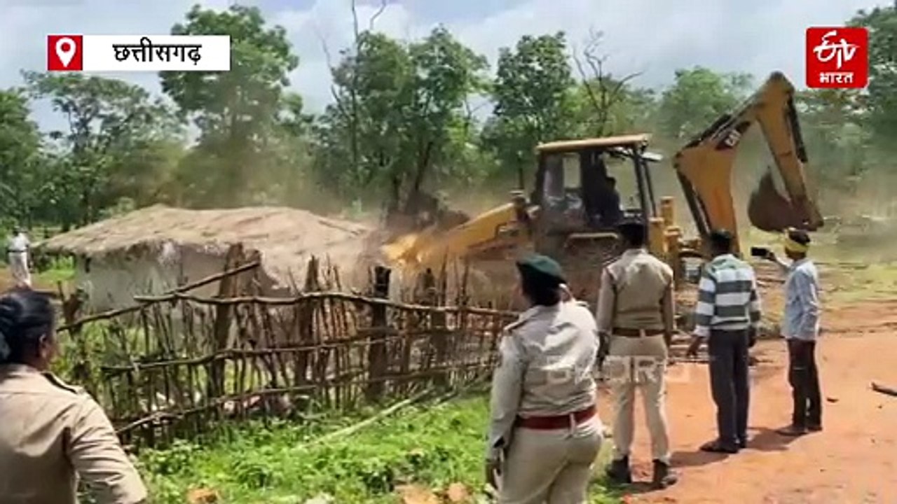 धमतरी में फॉरेस्ट की 71 एकड़ जमीन पर अतिक्रमण, वन विभाग ने दक्षिण सिंगपुर में चलाया बुलडोजर