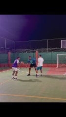 Vinicius demuestra su destreza en el baloncesto