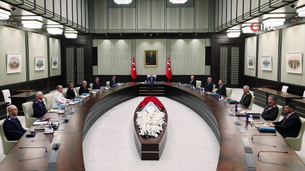 Cumhurbaşkanı Recep Tayyip Erdoğan başkanlığındaki Yüksek Askeri Şura (YAŞ) toplantısı başladı