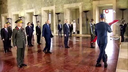 Erdoğan YAŞ öncesi Anıtkabir'e çıktı, Özel Deftere bunları yazdı