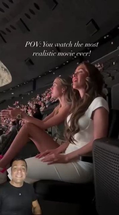 Um cinema simplesmente surreal!Dentro de uma gigantesca cúpula em forma de globo, com telas de LCD cobrindo todas as paredes, a experiência é totalmente imersiva e única. #tecnologia #cinema #filmes #entretenimento