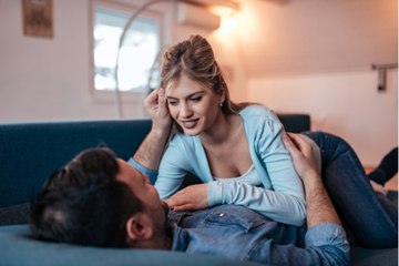 She encountered her fiancé cheating on her sister, but she ran into the cold CEO in the bar