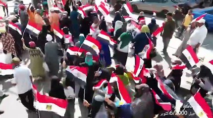 رافعين الأعلام .. أجواء من البهجة لأهالي الجيزة أمام اللجان